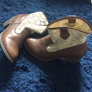 Super cute booties!!